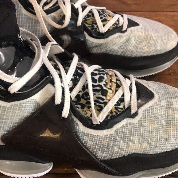 Nike Lebrun 19 Basketball Sneakers main image 14